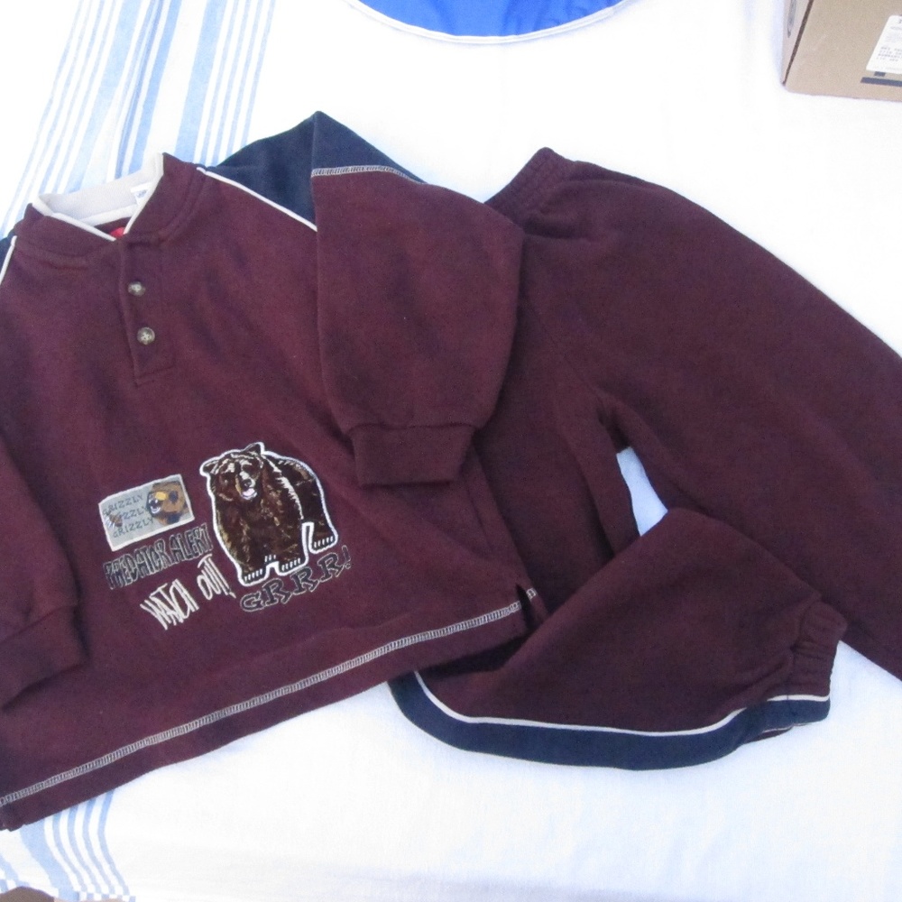 3/$30  2 piece size 6 grizzly track set